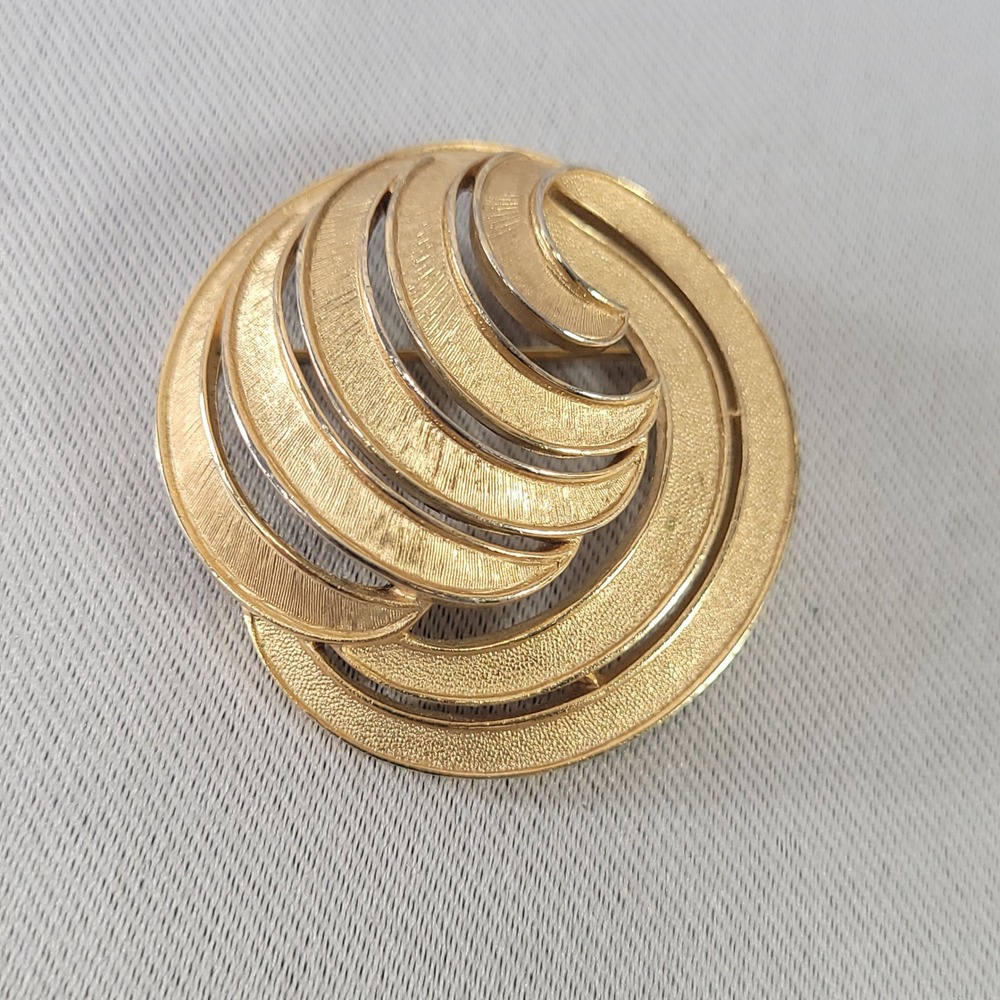 Crown Trifari Vintage Brooch Gold Tone Swirl Textured Round Openwork Pin